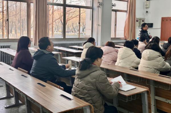 外国语学院领导开展新学期初听课查课与宿舍走访工作